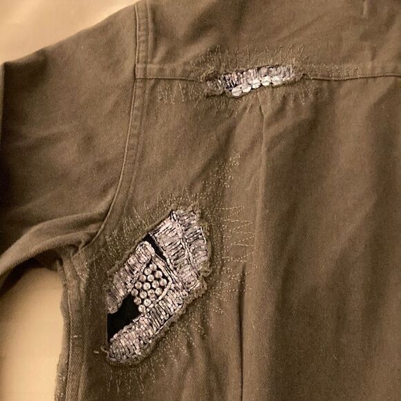 Of Two Minds Cotton Cargo Pocket Utility Shirt Jacket with Sequin Patches. Green - Picture 7 of 9